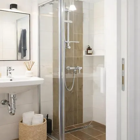 With Pool בית אירוח פולה