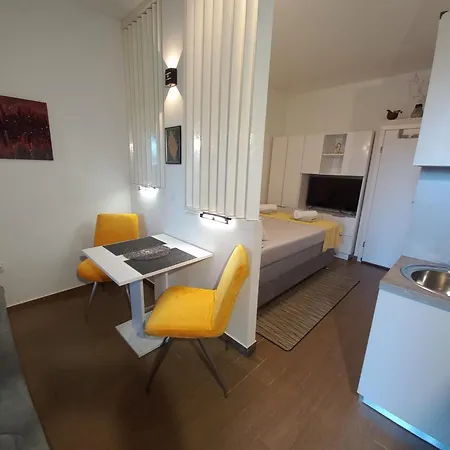 With Pool Alloggio in famiglia *