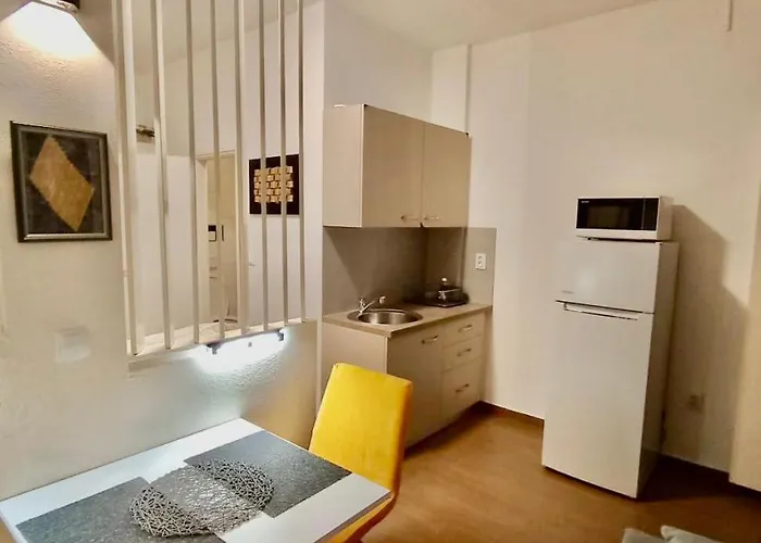 Privatunterkunft With Pool *