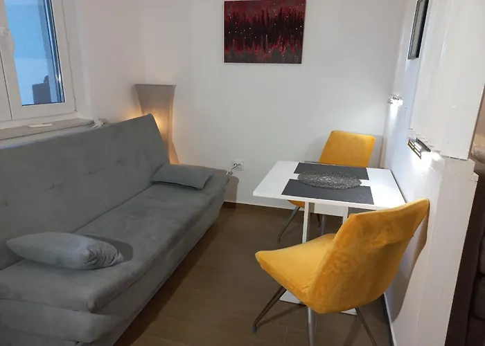 With Pool Ostanak kod kuće *