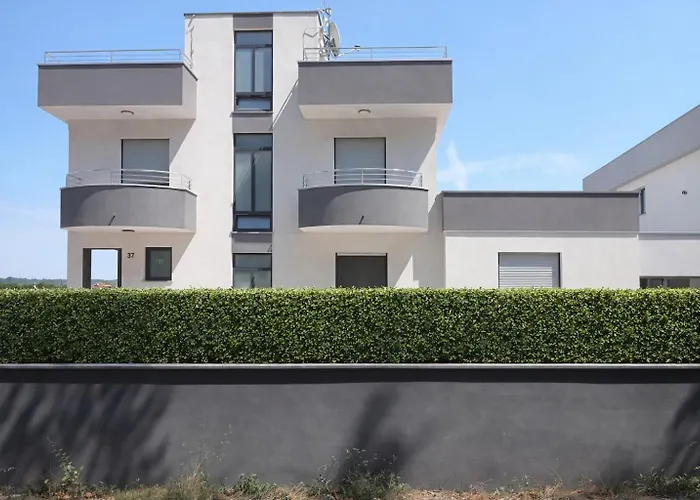 With Pool Privat bolig